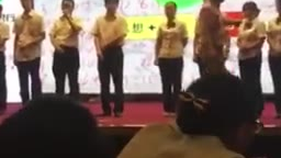 银行惩罚没业绩员工现场打屁股